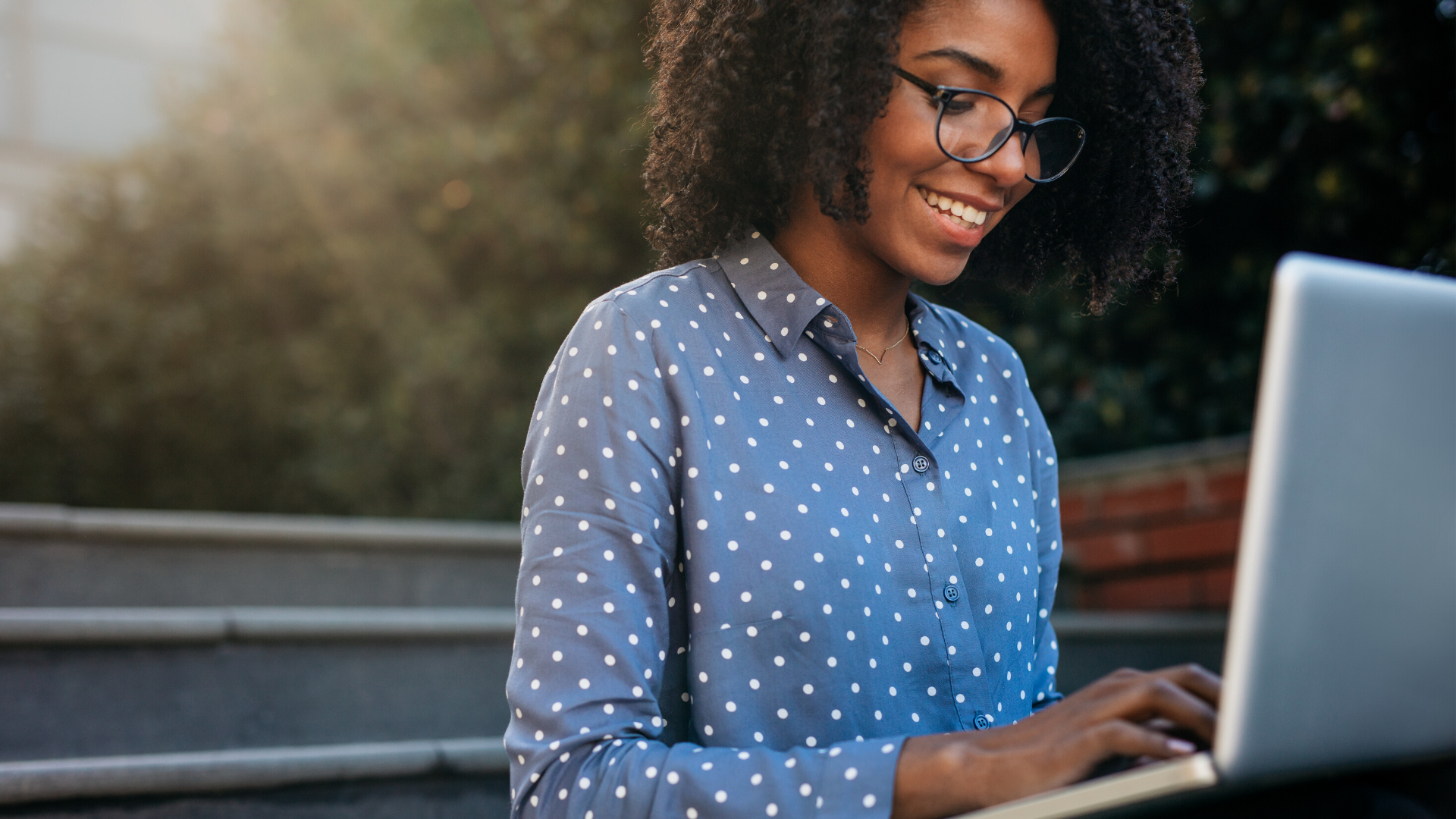 woman managing an email list from computer